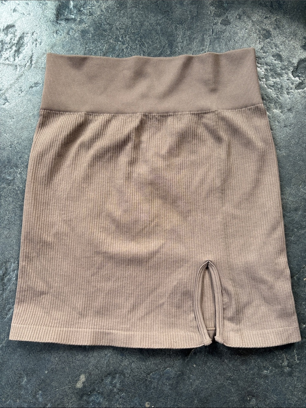 Ribbed Waistband Skirt in Taupe